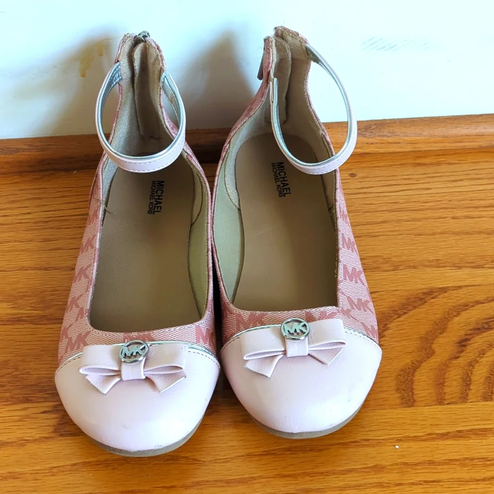 Michael Kors Pink flats Sz 5‎